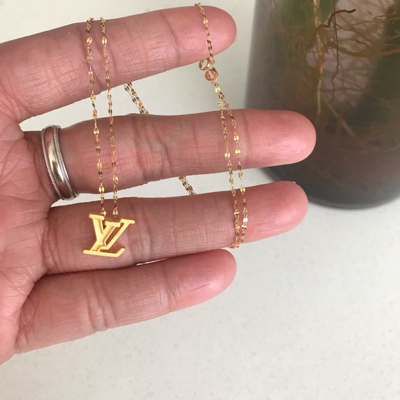 18K Saudi Gold Necklace with One pendant (Random) - Picture 2 of 6